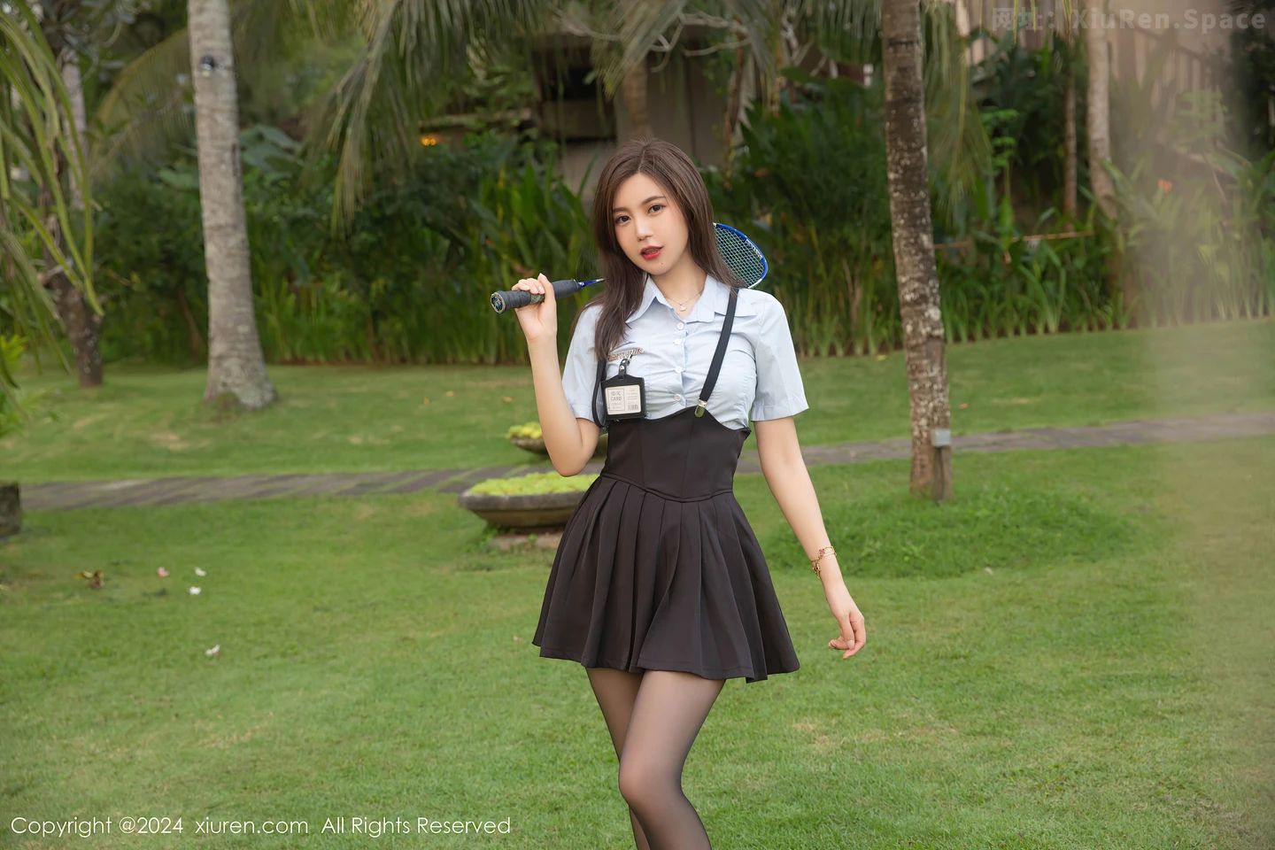 图片[2]-[XiuRen秀人网]VOL.8752 女神绮里嘉ula性感淡蓝T配背带裙露超薄黑丝秀曼妙身姿诱惑写真80P-秀人网官方网站